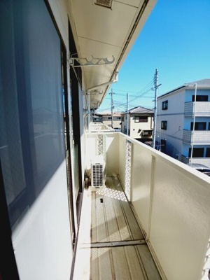 【バルコニー】 | グリーンハイツ大久保 | 暖かな日差しのふりそそぐバルコニー