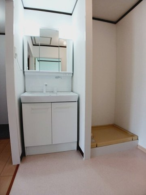 【洗面所】 | グリーンハイツ大久保 | スペースが確保できる洗面所です