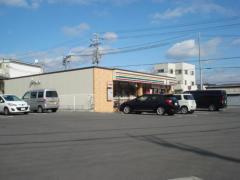 【周辺】 | ユニヴァリィ　ソーエ | セブンイレブン八尾北久宝寺1丁目店まで477ｍ