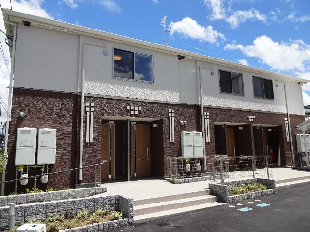 【エントランス】 | ユニヴァリィ　ソーエ | 外観写真（昼）