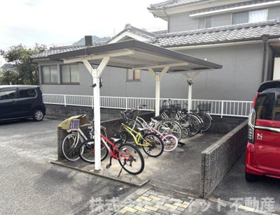 【その他共用部分】 | オリンポスA | 屋根付き駐輪場