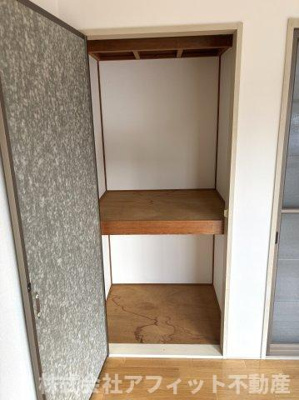 【その他】 | オリンポスA | 西側の洋室6帖の押入れ