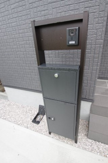 【設備】 | 【仲介手数料無料！！】府中市小柳町4丁目　新築戸建て（全1棟）1号棟　4390万円 | 宅配ボックス付き郵便受け