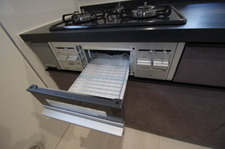 【キッチン】 | 【仲介手数料無料！！】府中市小柳町4丁目　新築戸建て（全1棟）1号棟　4390万円 | グリル