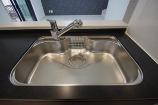 【キッチン】 | 【仲介手数料無料！！】府中市小柳町4丁目　新築戸建て（全1棟）1号棟　4390万円 | 浄水器付き水栓