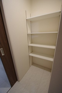 【収納】 | 【仲介手数料無料！！】府中市小柳町4丁目　新築戸建て（全1棟）1号棟　4390万円 | パントリー約1帖