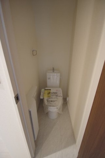 【トイレ】 | 【仲介手数料無料！！】府中市小柳町4丁目　新築戸建て（全1棟）1号棟　4390万円 | トイレは1階と2階にございます。