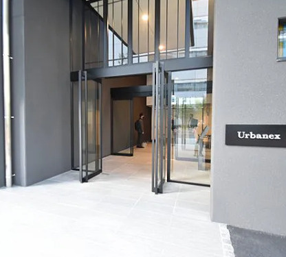 アーバネックス西本町のエントランス