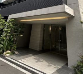 カーサレグラス福島野田のエントランス