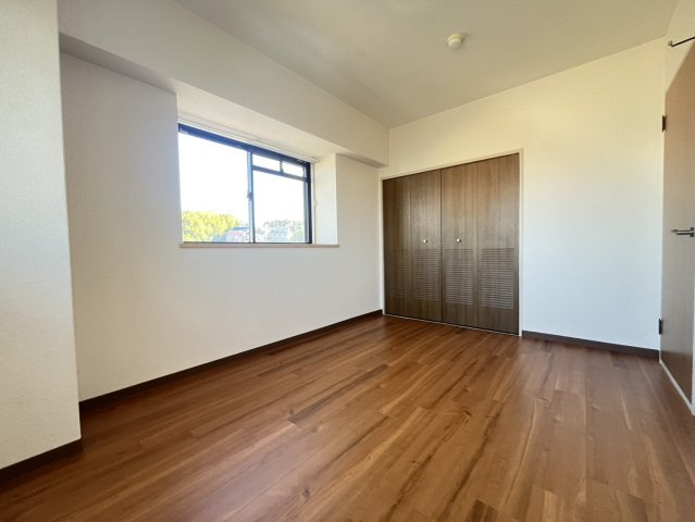 グラスランツ三田の洋室