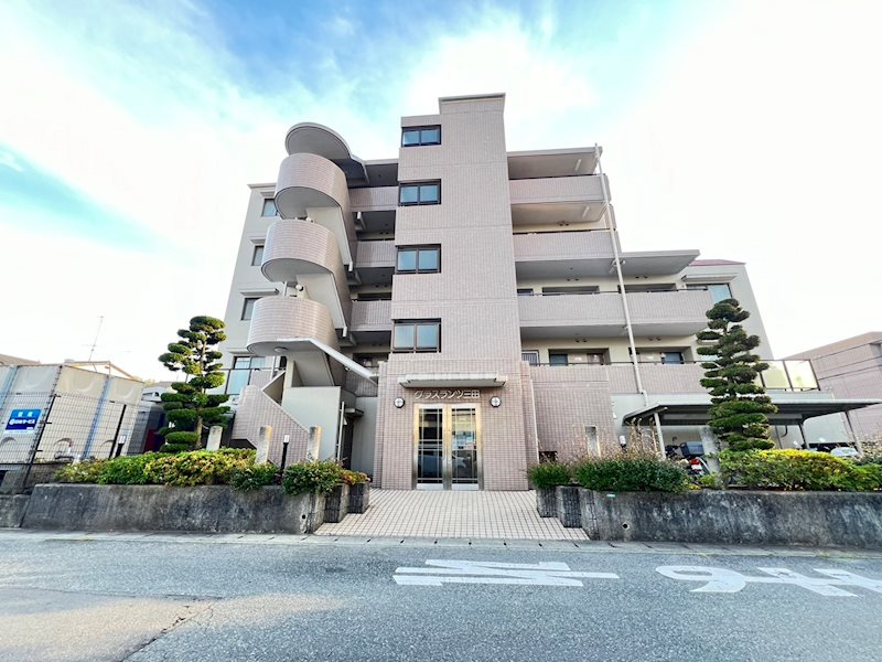 グラスランツ三田の外観