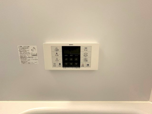 令和７年７月リフォーム完了につき即入居可能◆開放感のある間取り◆収納スペース豊富◆ユニハイム膳所の浴室|浴室リモコン