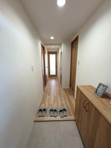 令和７年７月リフォーム完了につき即入居可能◆開放感のある間取り◆収納スペース豊富◆ユニハイム膳所の玄関|玄関