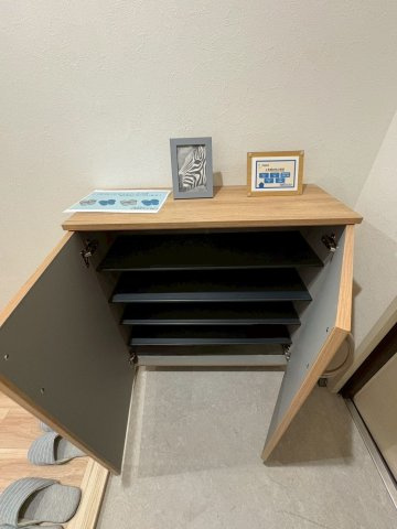 令和７年７月リフォーム完了につき即入居可能◆開放感のある間取り◆収納スペース豊富◆ユニハイム膳所の玄関|シューズボックス