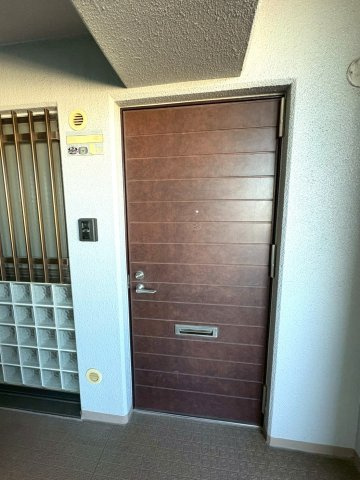 令和７年７月リフォーム完了につき即入居可能◆開放感のある間取り◆収納スペース豊富◆ユニハイム膳所の玄関|玄関