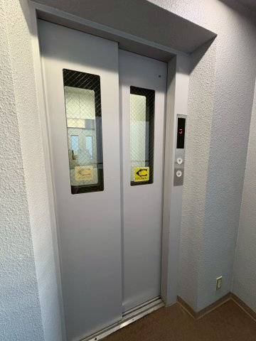 令和７年７月リフォーム完了につき即入居可能◆開放感のある間取り◆収納スペース豊富◆ユニハイム膳所のその他共用部分|エレベーター