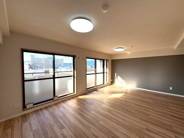 令和７年７月リフォーム完了につき即入居可能◆開放感のある間取り◆収納スペース豊富◆ユニハイム膳所の居間・リビング|リビング