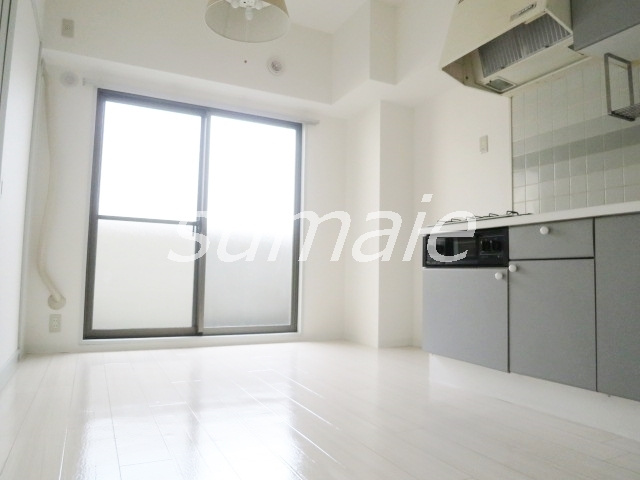 アーベインハイツの居間・リビング|広いフローリングがキレイです♪