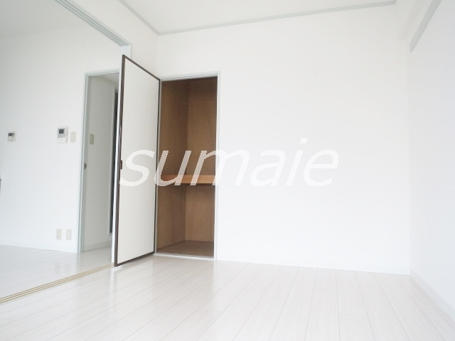 アーベインハイツの寝室|収納付きの洋室です♪