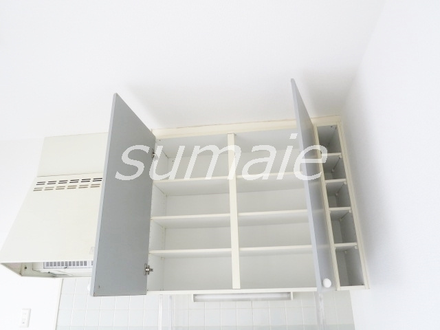 アーベインハイツのキッチン|キッチン上部の収納です☆