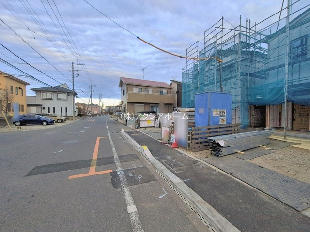 入間市下藤沢2丁目・全2棟　新築一戸建　1号棟　～陽当良好～の区画図|【全2棟・1号棟】南西道路につき陽当たり良好！駐車並列2台分(車種による)