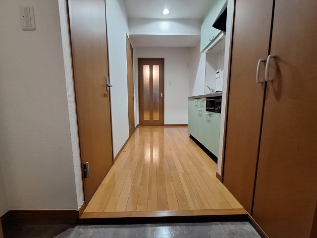 ラテール北戸田の玄関