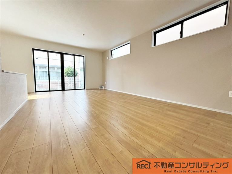 西宮市石在町　新築戸建の居間・リビング