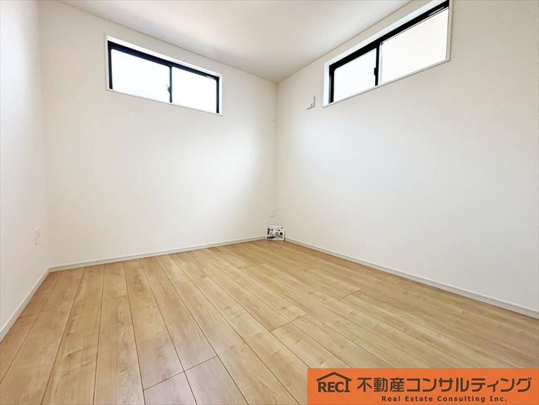 西宮市石在町　新築戸建の洋室