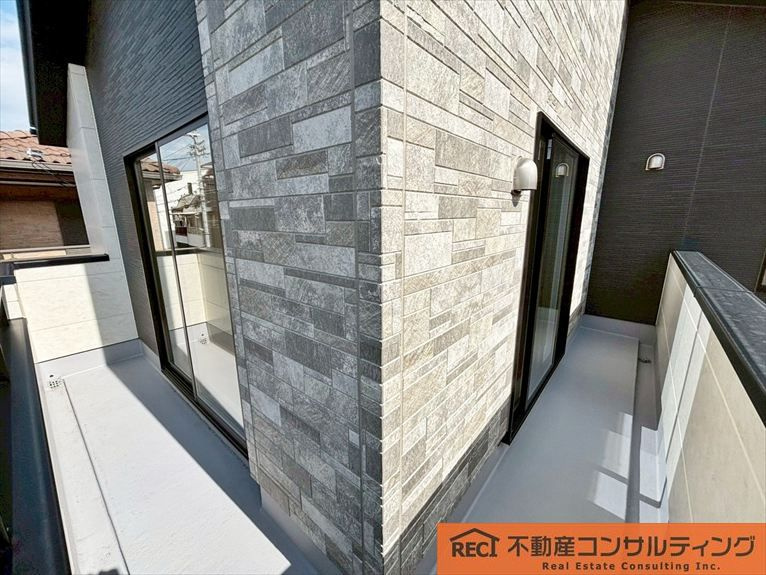 西宮市石在町　新築戸建のバルコニー