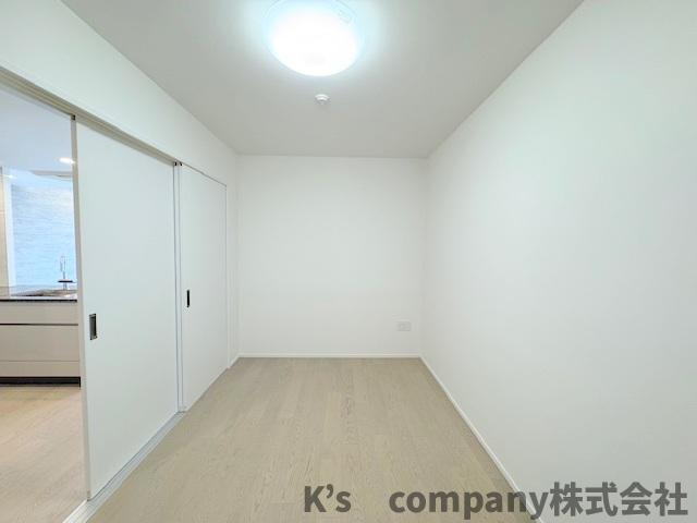 ●藤沢市鵠沼海岸1丁目　クリオ鵠沼海岸グランロア　204号室の寝室|洋室6帖◇主寝室としてお使いいただけます☆