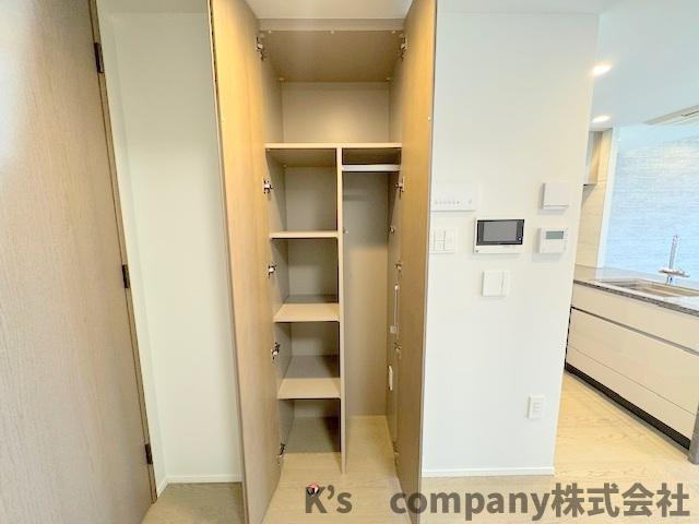 ●藤沢市鵠沼海岸1丁目　クリオ鵠沼海岸グランロア　204号室の収納|収納スペース◇