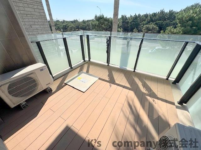 ●藤沢市鵠沼海岸1丁目　クリオ鵠沼海岸グランロア　204号室のバルコニー|休日に潮風を感じながらお食事ができるプライベート空間☆