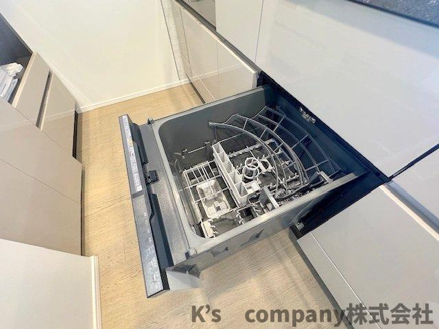 ◎藤沢市鵠沼海岸1丁目　クリオ鵠沼海岸グランロア　204号室のキッチン|食器洗い乾燥機付きで家事の時短に役立ちます☆