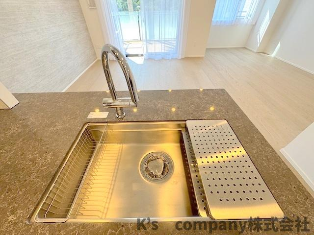 ◎藤沢市鵠沼海岸1丁目　クリオ鵠沼海岸グランロア　204号室のキッチン|扱いやすいステンレス素材のシンク◇