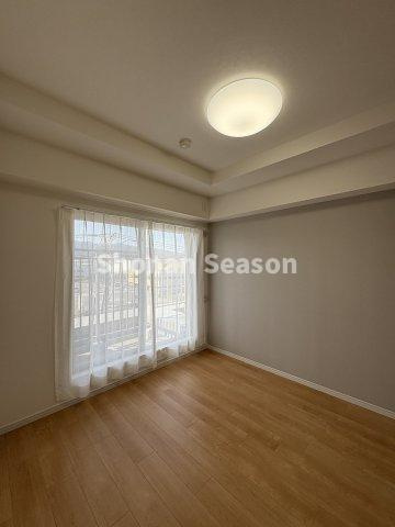 【洋室】 | 一部アクセントクロスを使用し、メリハリあるお洒落な内装に☆彡