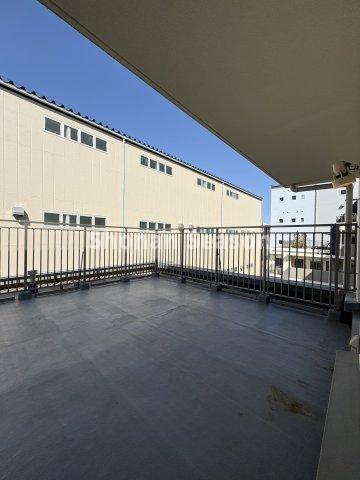 【バルコニー】 | お子さまやペットも走り回れる広々開放的なルーフバルコニー！