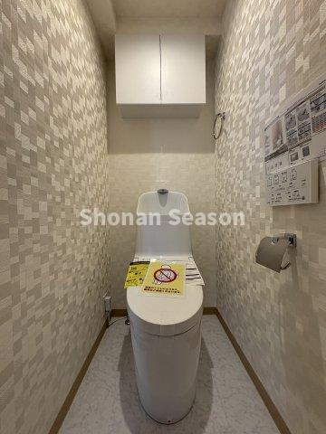 【トイレ】 | オールシーズン暖かな便座で快適な「温水洗浄便座」に新規交換済です。