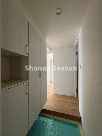 【玄関】 | 玄関がスッキリ片付く、大容量のシューズBOXを完備しています。