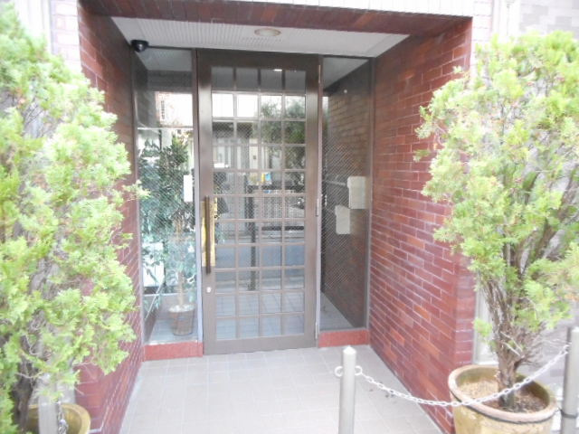 エフレジデンス17番館のエントランス