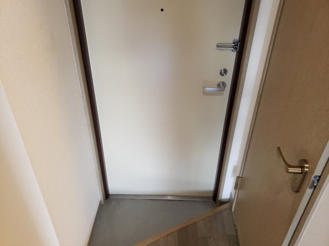 エフレジデンス17番館の玄関