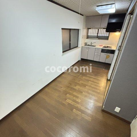 寝屋川市錦町貸家の居間・リビング