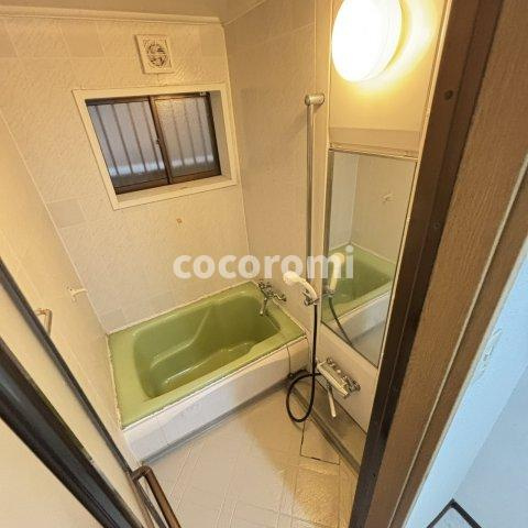 寝屋川市錦町貸家の浴室