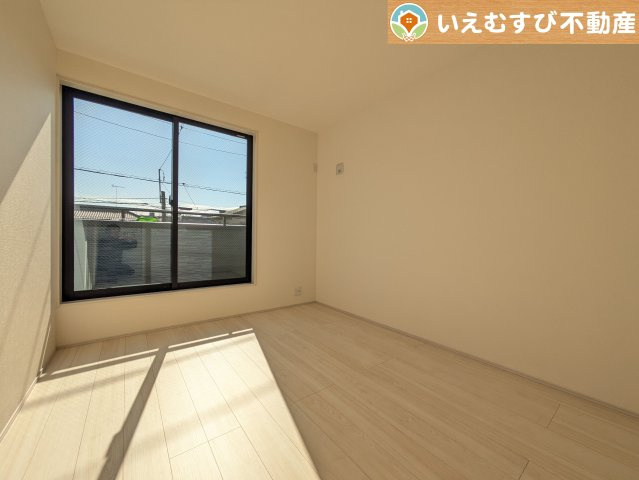 Livele Garden.S　深谷市田所町第2の洋室|ナチュラルな色合いでシンプルな内装
シンプルな内装のお家なので飽きが来ずコーディネートも楽しそうですね♪