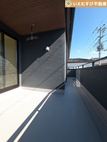 Livele Garden.S　深谷市田所町第2のバルコニー|南バルコニーで毎日のお洗濯もラクラク快適
しっかり太陽の光が降り注ぐ南向きなのでお洗濯物が乾きやすい♪