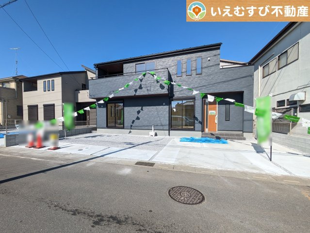 Livele Garden.S　深谷市田所町第2の駐車場|並列5台駐車可能なゆとりのカースペース
複数台車をお持ちでも、お友達が遊びに来てもゆとりの駐車スペース！