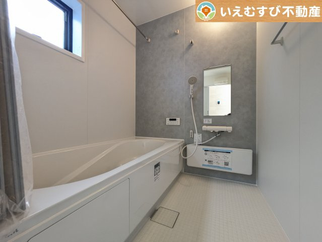 Livele Garden.S　深谷市田所町第2の浴室|クールなグレーが高級感を演出
おしゃれな雰囲気の浴室。ゆとりの空間で一日の疲れをしっかりリセット♪