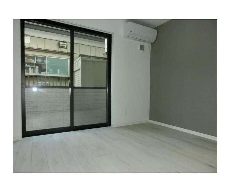 Ｃａｓｓｅｔａ　Ｃａｒｉｎａ（カゼッタ　カリーナ） の居間・リビング