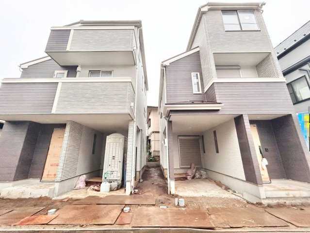 板橋区蓮沼町　新築戸建　全2棟の外観|迫力のあるシックな外観が特徴の新築戸建。

現地ご見学希望・資料請求などお気軽にお問い合わせ下さい！
03-5990-5201