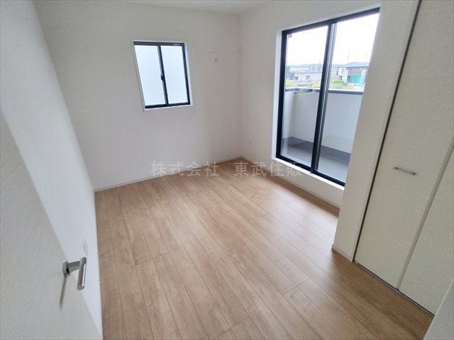 【洋室】 | 坂戸市片柳5期　全2棟　2号棟 | 洋室5.6帖、ゆったりした洋室です