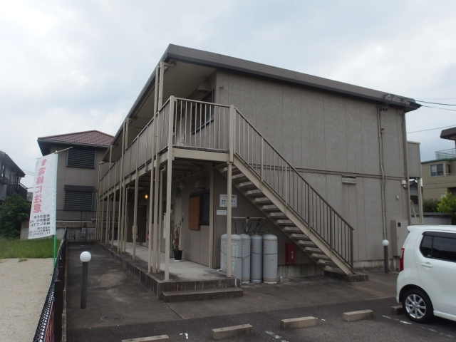 リバーサイド日名の外観